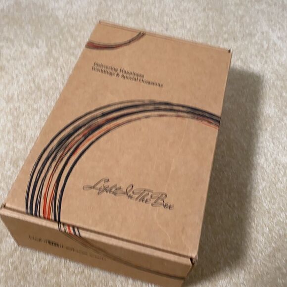 Women’s Red Suede High Heels with Gold Heels Size 7 - Picture 9 of 9